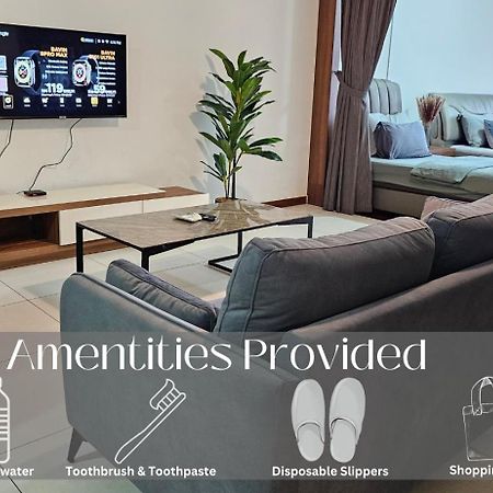 Deluxe Seaview Suite Twin Bed By The Only Bnb Tanjung Tokong Экстерьер фото