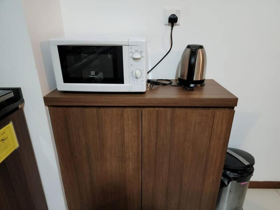 Deluxe Seaview Suite Twin Bed By The Only Bnb Tanjung Tokong Экстерьер фото