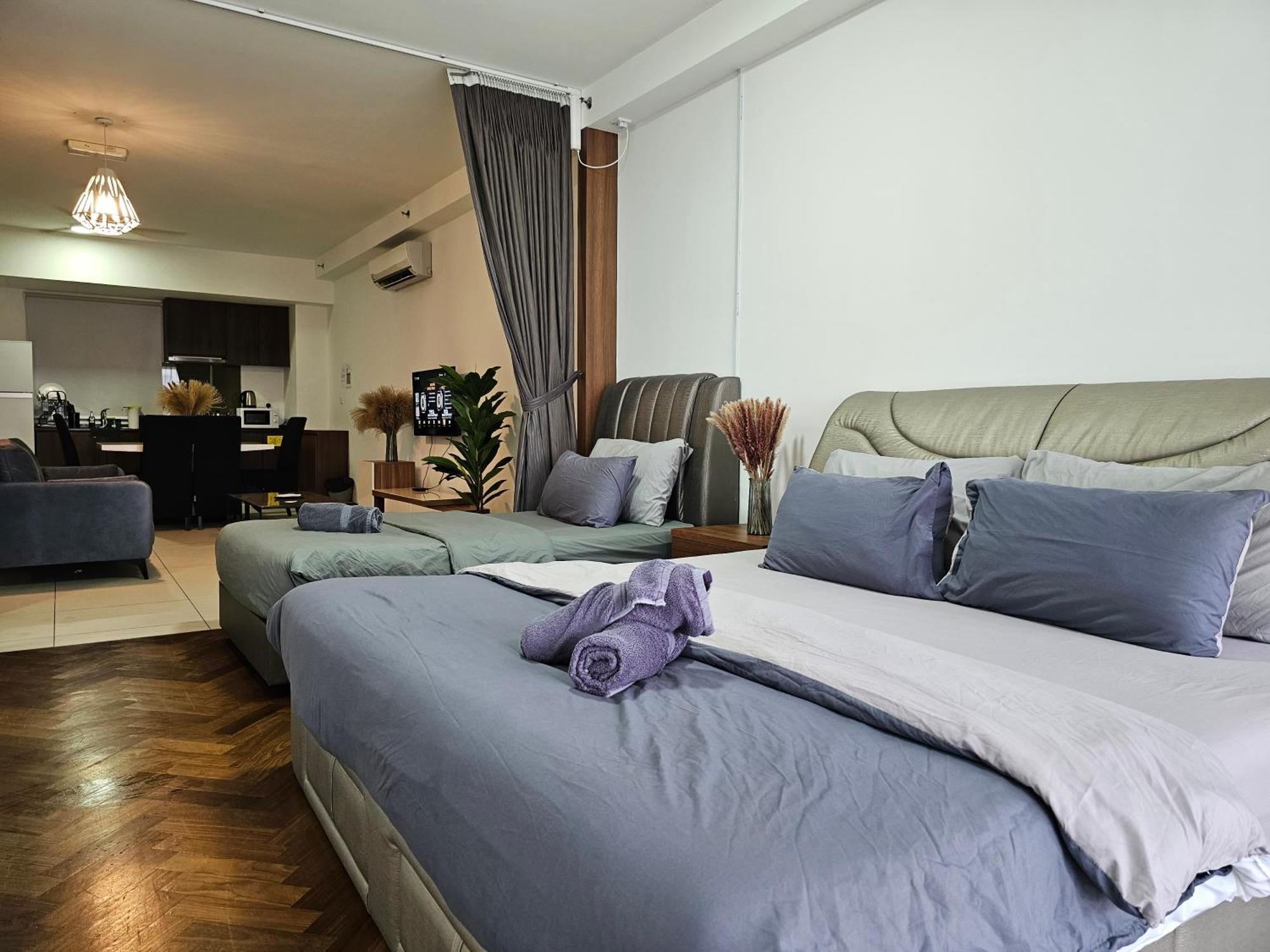 Deluxe Seaview Suite Twin Bed By The Only Bnb Tanjung Tokong Экстерьер фото