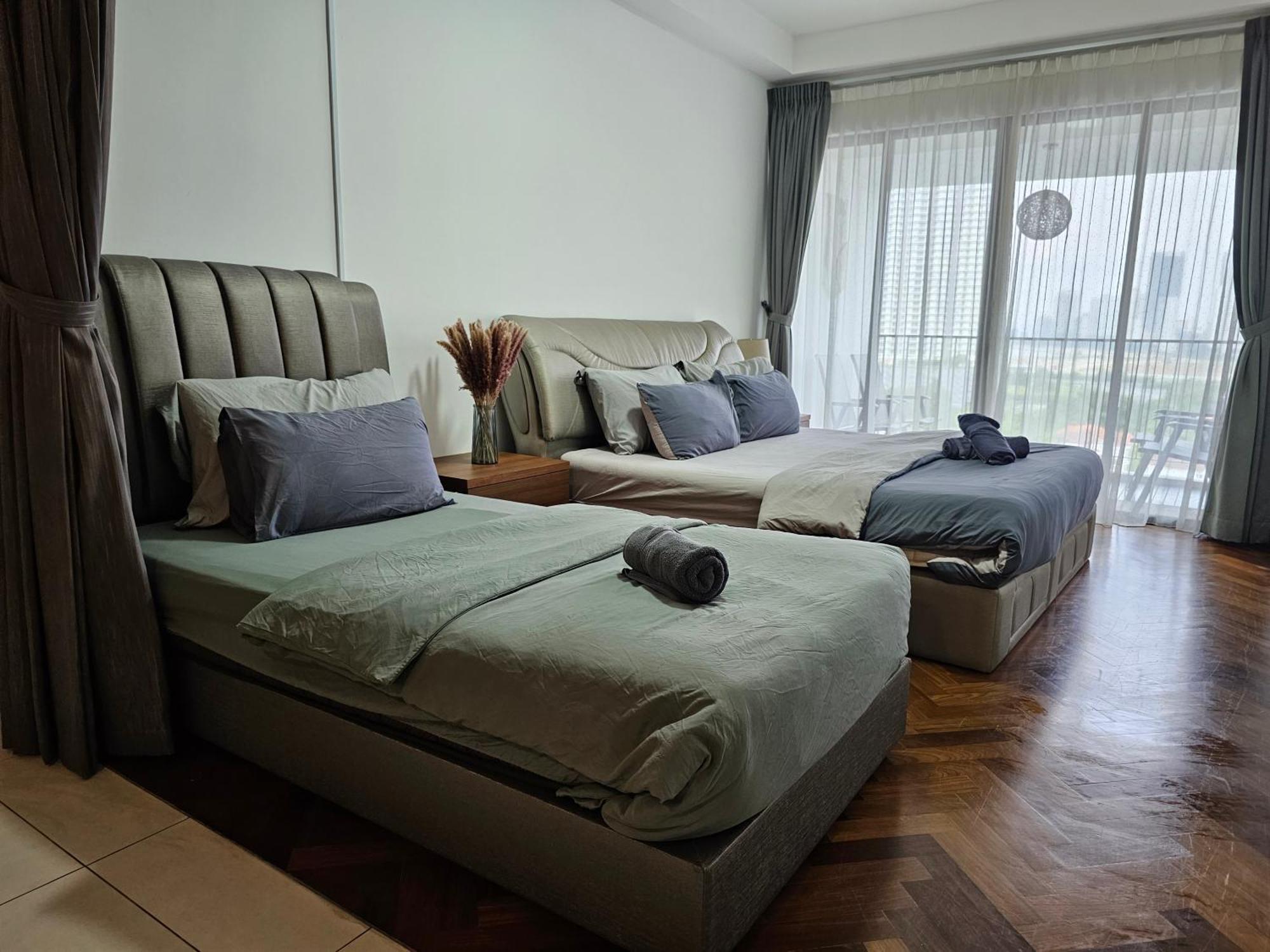 Deluxe Seaview Suite Twin Bed By The Only Bnb Tanjung Tokong Экстерьер фото